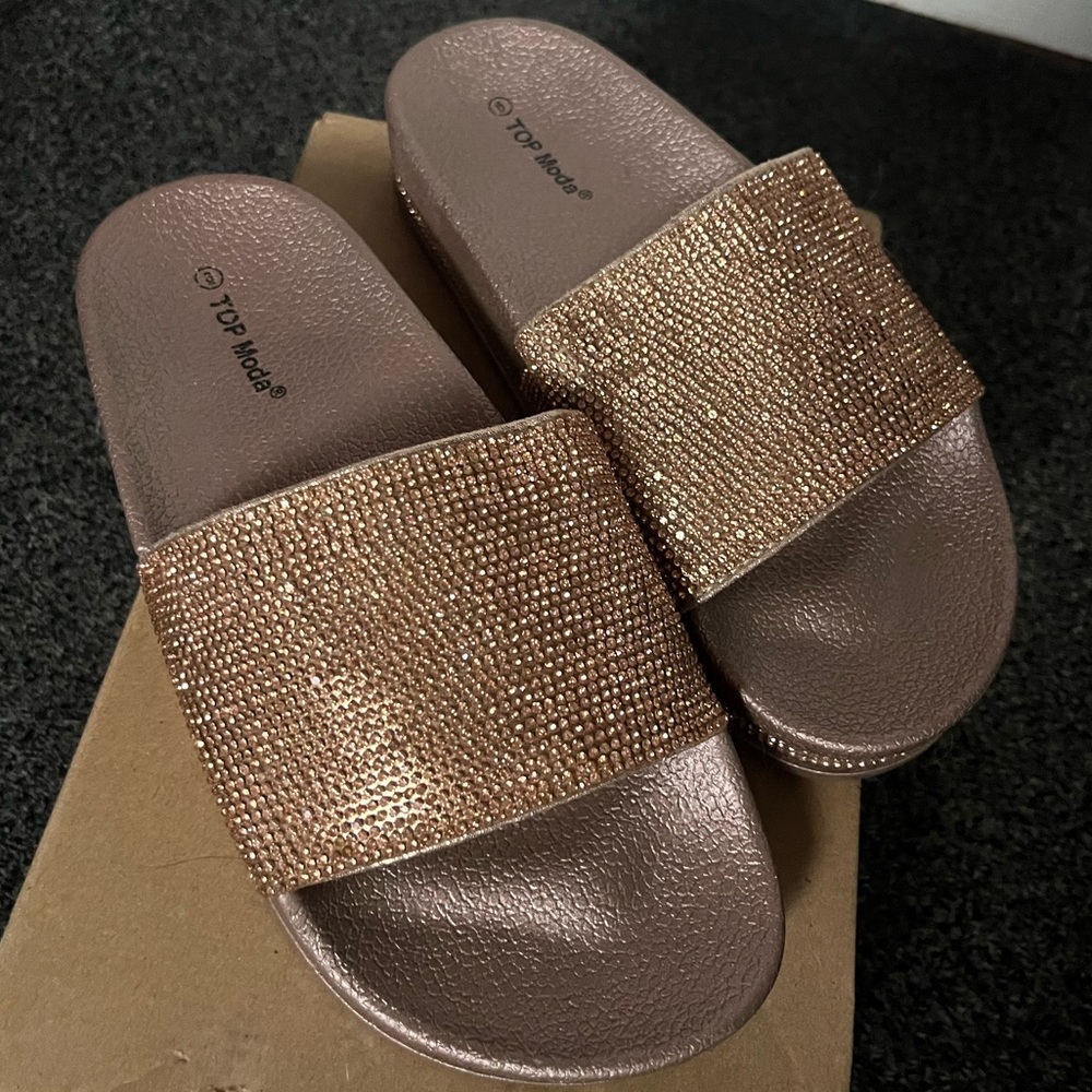 Top Moda• Sandals - Picture 2 of 3